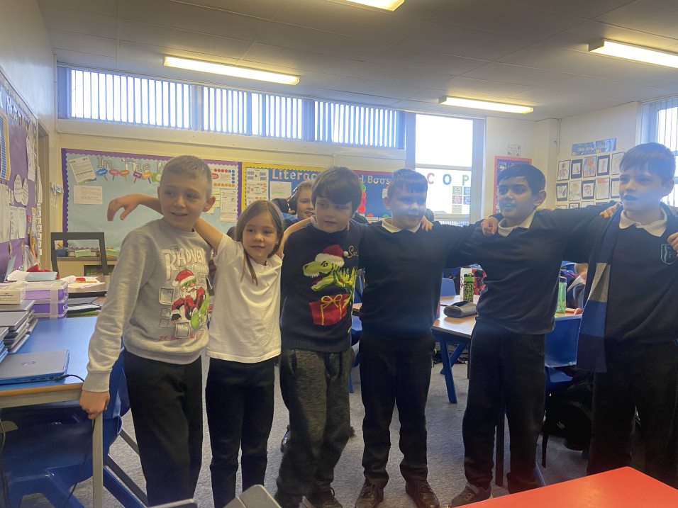 whitdale_ps's tweet photo. We just love a good sing song and a boogie in P5D for our golden time treat! #friends #fun #wellearnedreward #sing #dance #goodmovers #weloveschool https://t.co/mkocZggqHE