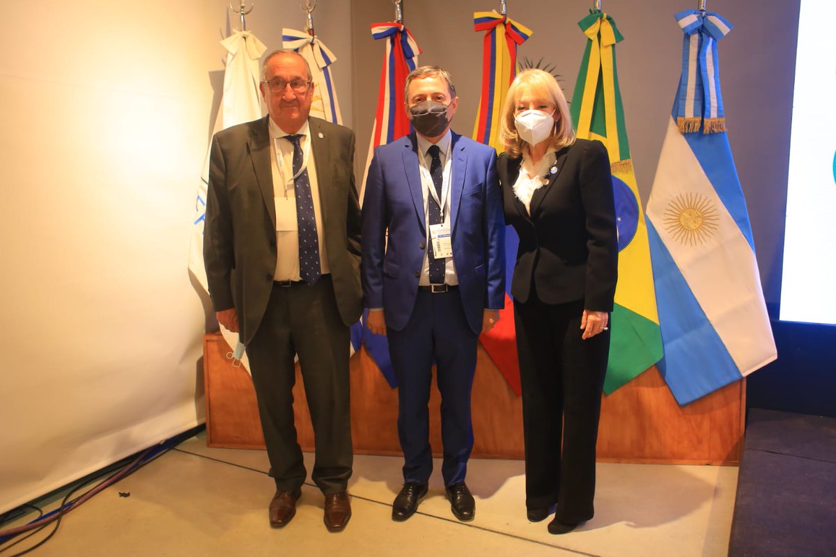 fernandogray's tweet photo. Dimos apertura a la 26ª #CumbreMercociudades, junto a Miguel Ángel Lunghi, presidente de la Red, a la intendenta de Montevideo, @CosseCarolina, y a integrantes de los gobiernos locales de la región. Los nuevos desafíos nos convocan a reforzar los lazos de cooperación. https://t.co/od8yo2e7fd