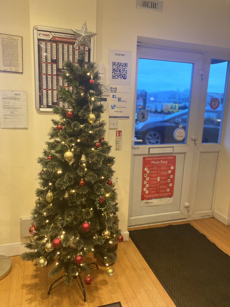 CraneBankGarage's tweet photo. It's beginning to look alot like Christmas here at Crane Bank 🎶🎄🎅
Have you booked in for your winter check yet? / Have any concerns about your car before Christmas arrives?
Give us a call today on 01244 317191 📞😆🚗 https://t.co/sMiiSSE2zW