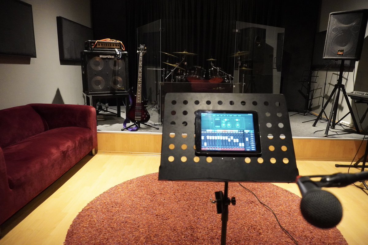 crossstudyolari's tweet photo. Müzik çalışmalarınıza odaklanmak için rahat ve meraklı gözlerden uzak çalışma ortamı arıyorsanız #crosslounge  size göre..,
#crossstüdyoları #musicstudio #music #recording #beat #gitar https://t.co/9rTzdcqKXG