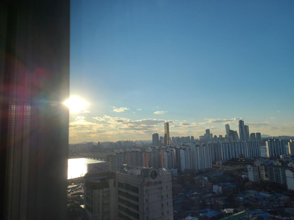maeumi_7's tweet photo. Sunoo came home with a beautiful view. Motivated to continue doing some school works💖
#SUNOO @ENHYPEN_members @ENHYPEN https://t.co/0zkkkBs5Hi