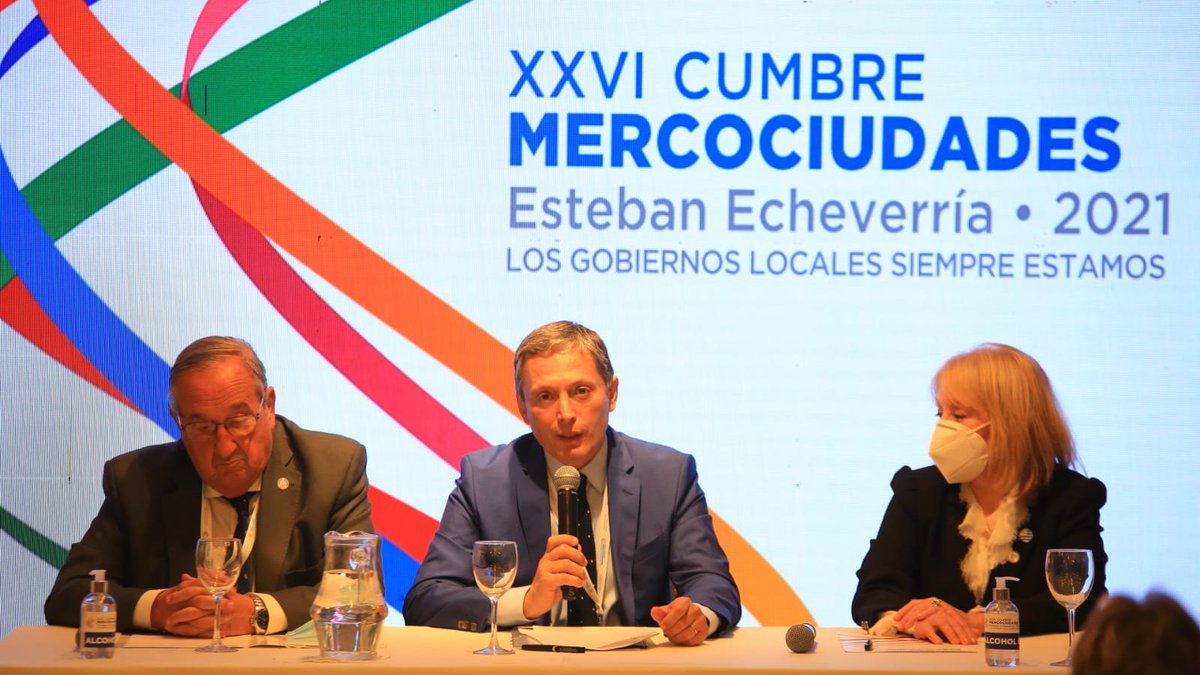 fernandogray's tweet photo. Dimos apertura a la 26ª #CumbreMercociudades, junto a Miguel Ángel Lunghi, presidente de la Red, a la intendenta de Montevideo, @CosseCarolina, y a integrantes de los gobiernos locales de la región. Los nuevos desafíos nos convocan a reforzar los lazos de cooperación. https://t.co/od8yo2e7fd