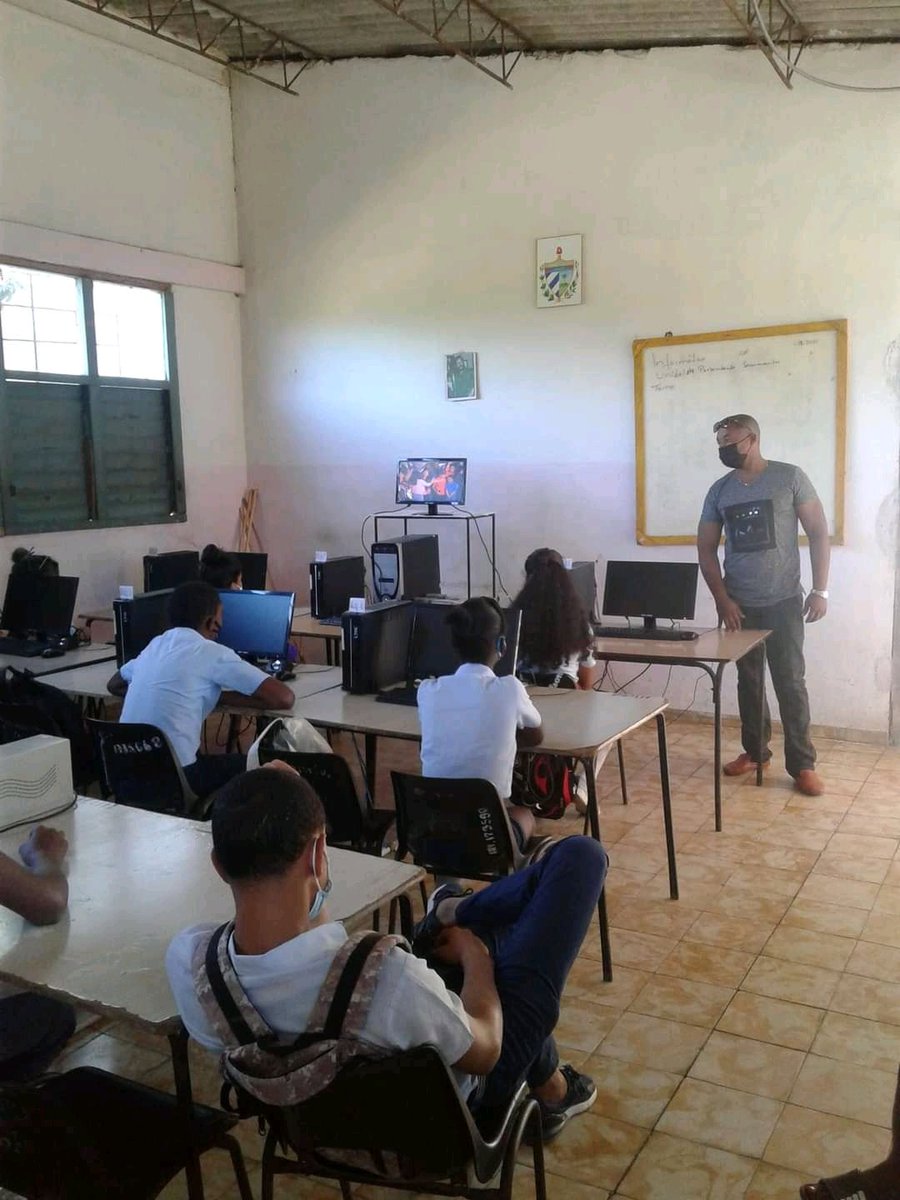 elsa_ena's tweet photo. La excelente presentación de la Colmenita, en la inauguración del Centro Fidel Castro Ruz, se envío a los centros para que los estudiantes la disfruten y conozcan más sobre la Historia Patria y la obra de nuestro eterno líder. #FidelViveEntreNosotros https://t.co/PEEqpj64Cc