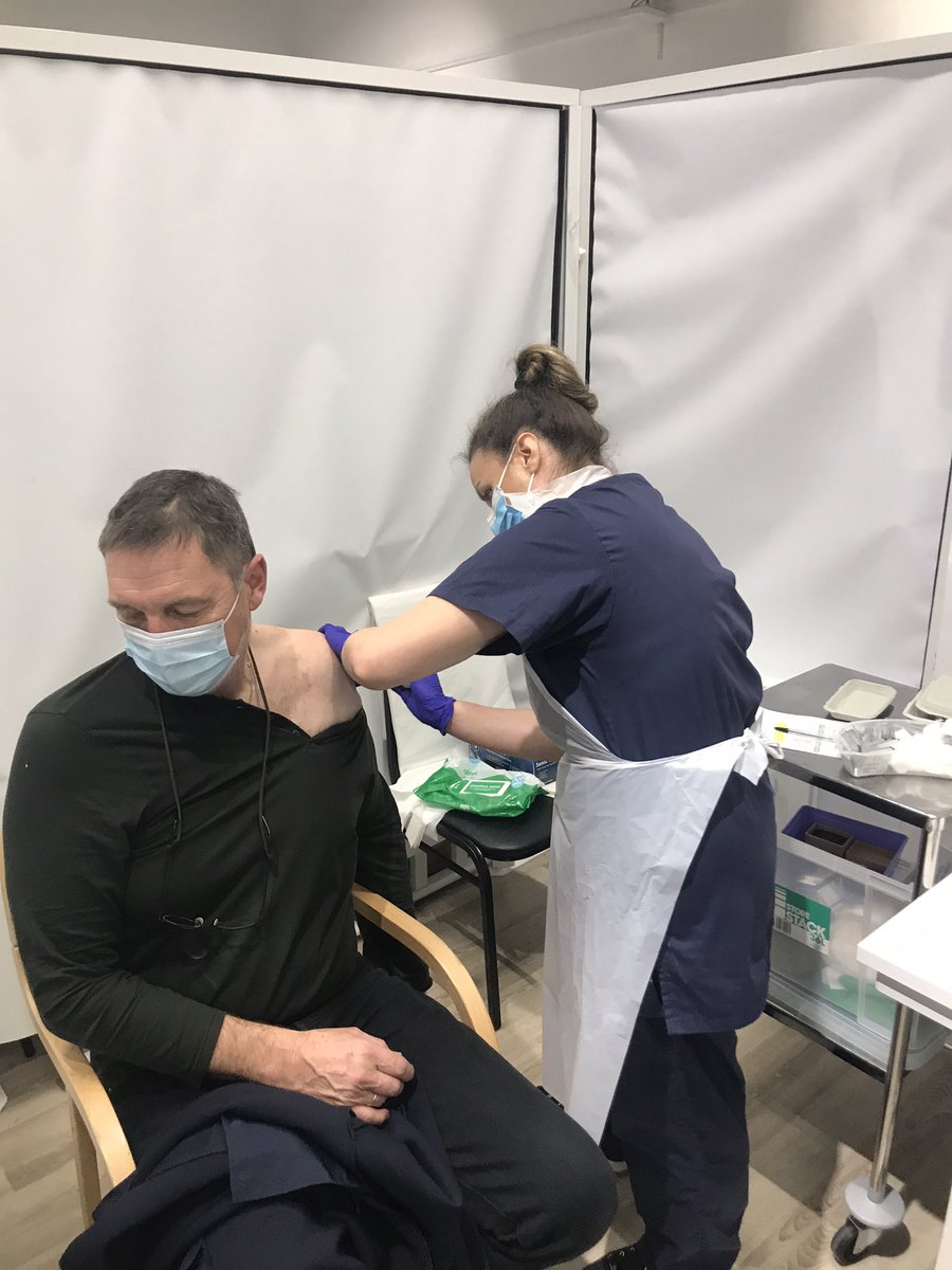 NHS_ELFT's tweet photo. Roll up, roll up! #ITNews cameraman Eugene has his #booster jab at #Newham #WestfieldVaccineCentre today whilst filming today’s news! Our awesome team - Elizabetta, Maria &amp; Jayne working hardto protect the nation! @DrGilluley @NELHCP @NHS_TNW @NewhamLondon @NewhamHospital https://t.co/FoKSlKsJnL