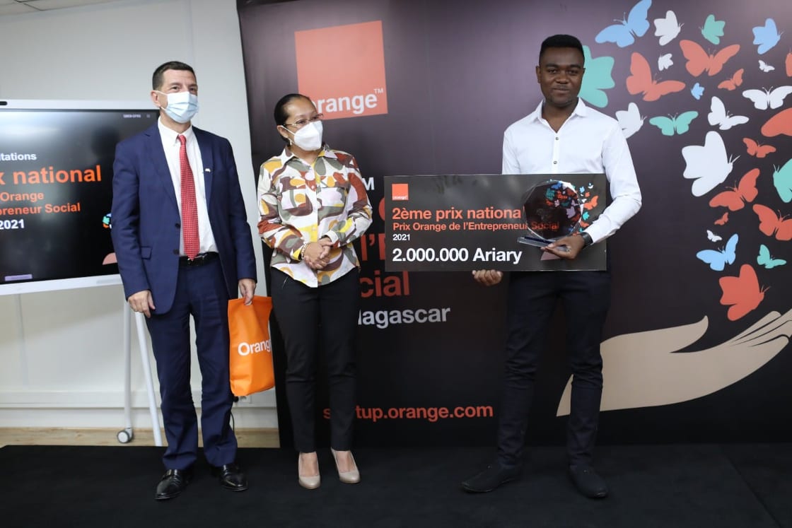 OrangeFabMada tweet media