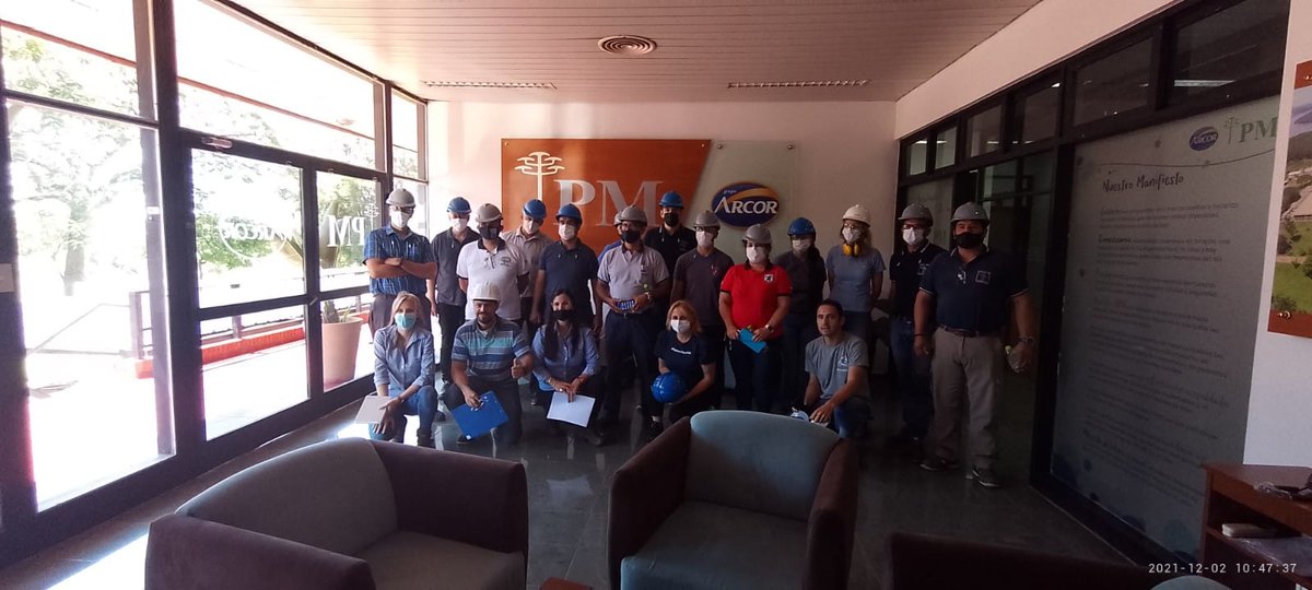 gilsonb10's tweet photo. Docentes de la Educación Técnica se siguen capacitando.

En una excelente  jornada visitamos la planta industrial de Papel Misionero, donde se puso en la práctica conocimientos sobre la técnica de gestión 5S, dicha actualización docente es brindada por la Facultad de Ingeniería. https://t.co/cfWzVVQ368