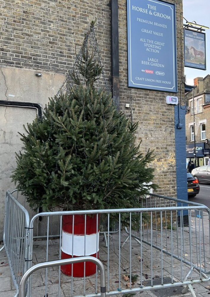 nigelbenbow's tweet photo. What a transformation! The elves of South Wimbledon have been busy decorating our Christmas tree last night to make it more Christmasy and magical to our local community.
We must thank the hard-working elves for bringing smiles to our faces. A big thank you!
🧝🌲 🧝🌲 🧝🌲 🧝🌲 https://t.co/FYTDxyYV4P