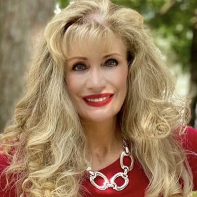 charoneal's tweet photo. #NewProfilePic https://t.co/j8ki97sBUq