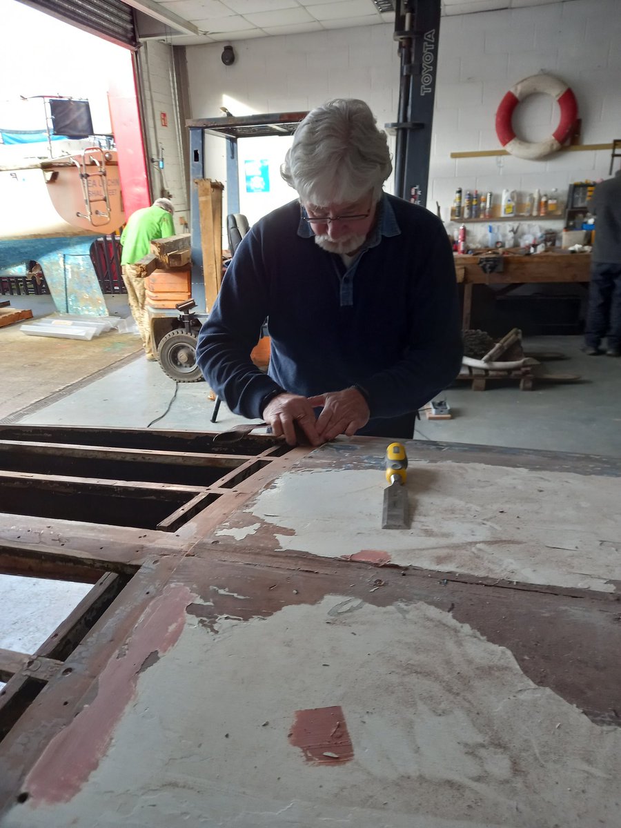 Silvery Light Sailing tweet media