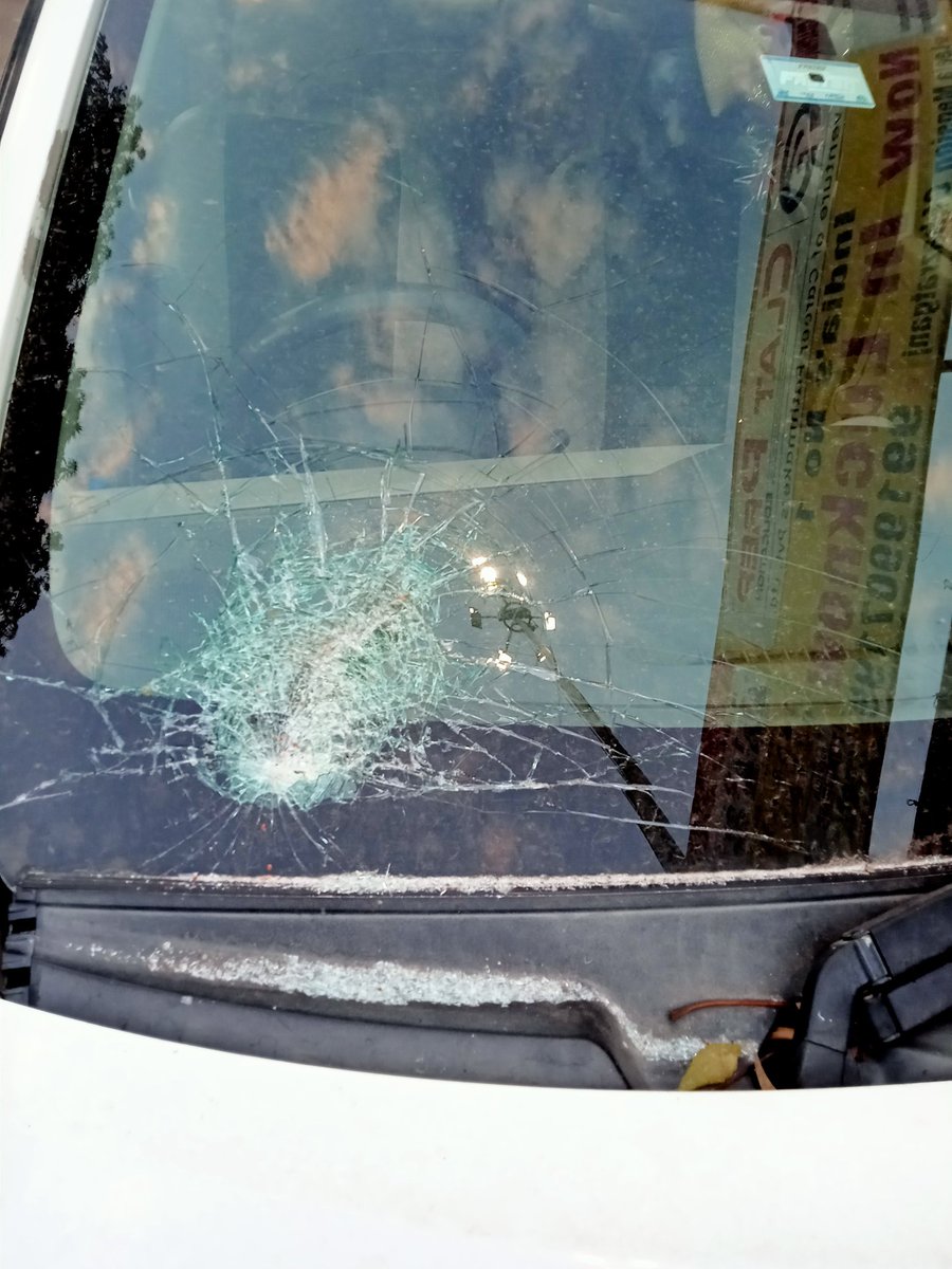 KumarSahurahul's tweet photo. @myogiadityanath @Uppolice @ZeeNewsश्री गोविंद मौर्या जो कि मौजूदा SDM है, ने अमानवीय तथा अराजक व्यवहार करते हुए,मेरी कार जो कि DM कंपाउंड के बाहर खड़ी थी पर प्रहार कर मेरी कार जिसमे मेरे मित्र बैठे थे समेत 2 और कारो का सीसा तोड़ा। कृपया संज्ञान ले। https://t.co/bujXc3x2Ts
