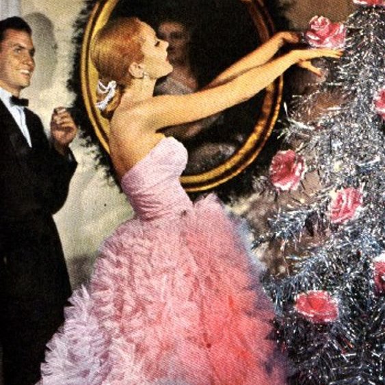 CRUKHighWycombe's tweet photo. #sustainablefashion #vintageshop
🎵Have yourself a
merry #vintage #Christmas,
may your #preloved #frock be bright...
@CRUKHighWycombe Shop
Gorgeous relove things
#Party frocks to #fabulous #gifts
#outwiththenew #preowned
#chooseused #recyclefashion
#slowfashion #CRUKshops https://t.co/3MX02dETDW
