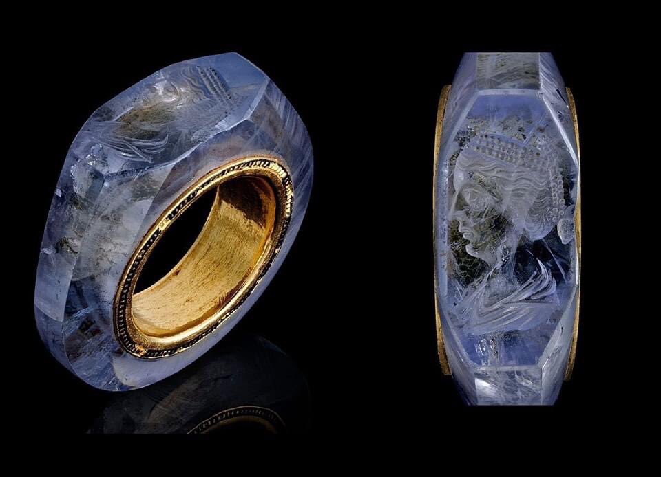 Самое древнее кольцо. Кольцо Калигулы из сапфира. 2000-Летнее сапфировое кольцо Калигулы. Кольцо императора Калигулы из сапфира. Перстень Калигулы.