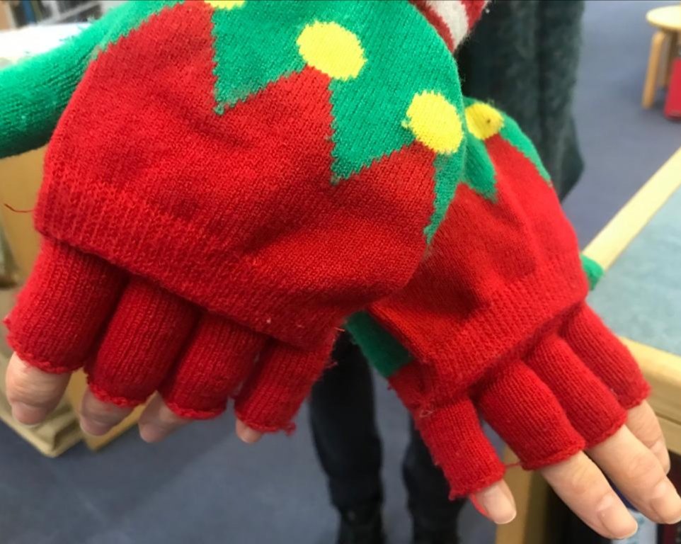 gateslibraries's tweet photo. Got to keep those fingers warm, but our elf at #BirtleyLibrary is prepared! #ElfDay @alzheimerssoc https://t.co/2JLttCaY54