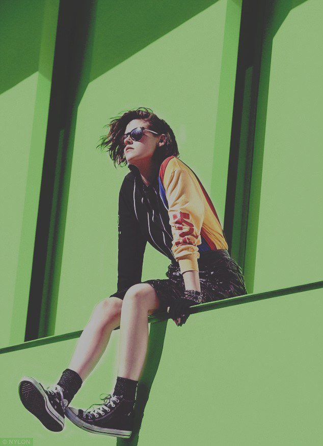 skaytty's tweet photo. ㅤㅤ 
                  ➴   Te lαɴzα вαlαѕ, 
                         Y мυereѕ тαɴ
                         Boɴιтo, qυe ɴo
                         Dιѕтιɴɢυeѕ ѕι cαeѕ, 
                         O тe вroтαɴ
                                                Alαѕ. https://t.co/56LspicHTm