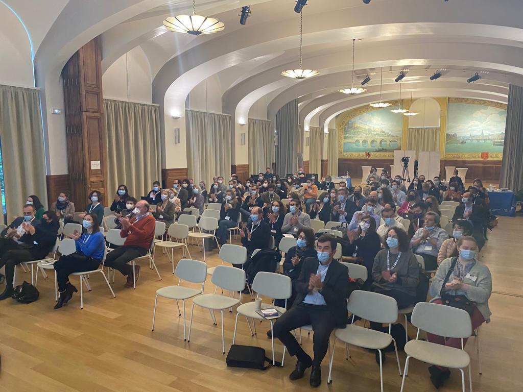 afaCrohnRCH's tweet photo. Aujourd’hui, l’afa avec Chantal Dufresne, est présente au séminaire de recherche du #Getaid Remind en compagnie des plus grands experts MICI français, où l’on parle projets de recherche ! #Crohn #RCH #MICI https://t.co/HoJ535vOai