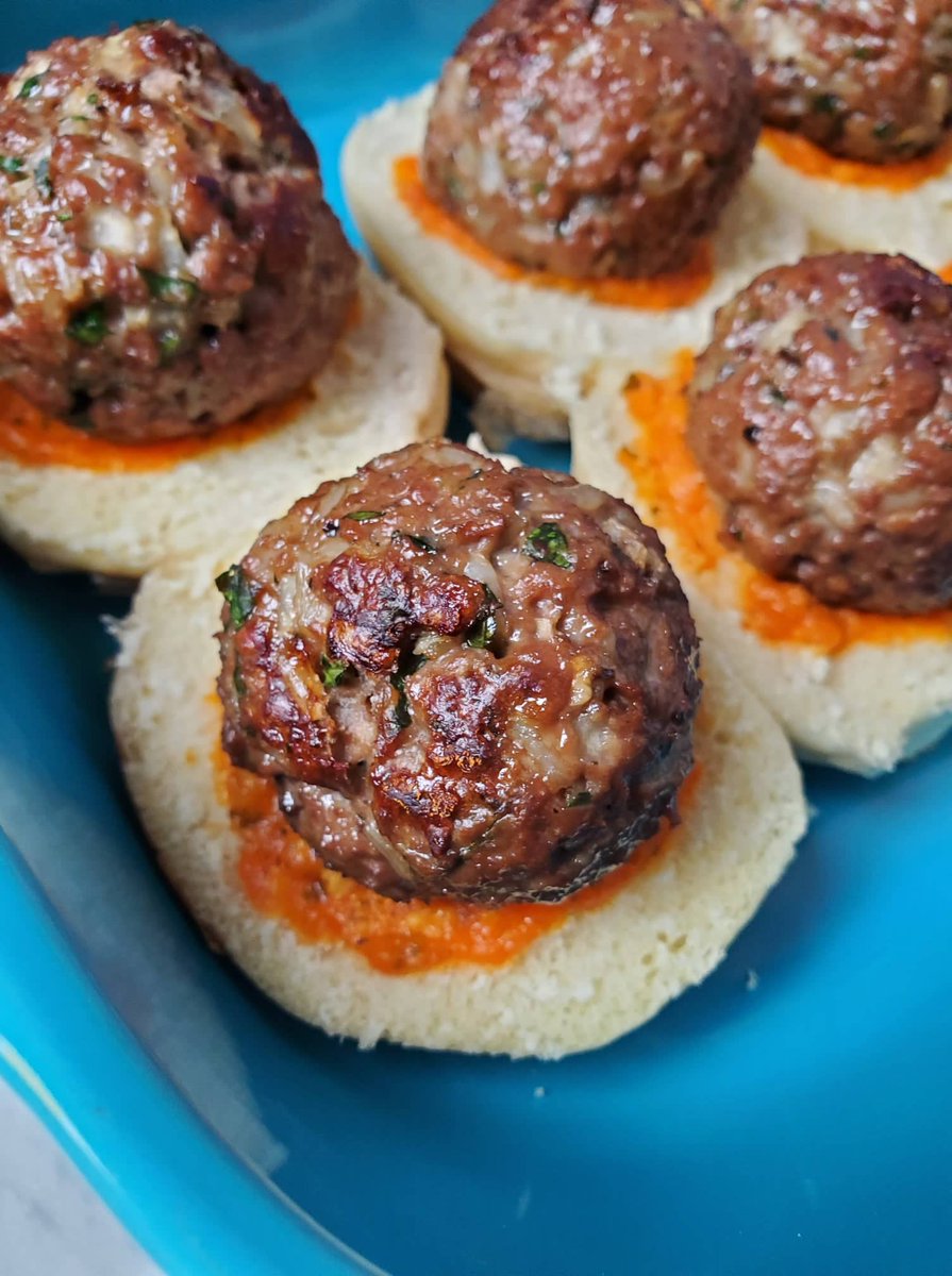 happyveg1986's tweet photo. https://t.co/gMxRywMe8f
My @ImpossibleFoods Meatball Marinara Sliders are where it's at. Juicy, saucy, melty, stringy, all the goodness. Get the #recipe
#vegetarian #vegetarianfood #vegetarianrecipes #RecipeOfTheDay #vegetarianblog #meatless #meatfree #ditchmeat #nomeat https://t.co/Di98HnMplu