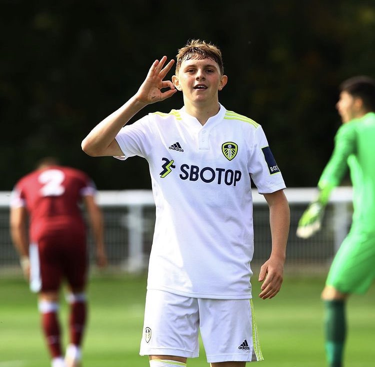 leedsutdacademy's tweet photo. 🏅Congratulations to @maxdean50 who has been voted #LUFCU23s Player of the Month for November!

⚪️ 5 Games
✔️ 4 Starts
⚽️ 2 Goals
🅰️ 1 Assist

#LUFCYouth | #LUFC https://t.co/Uf35O4OLvy