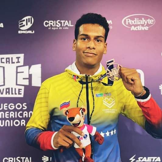 cmdteciamerida's tweet photo. Felicidades al Aragueño Javier Gómez,
quien ganó medalla de Bronce en 400 mts planos de atletismo en los Juegos Panamericanos Junior Cali-Colombia 2021.
#3Dic #DiscapacidadNoEsExclusión
#YoSoyFANB #GNBMerida
.@libertad003 
.@PrensaFANB 
.@PrensaCmdteGral
 https://t.co/GOamVLDUQa https://t.co/dEJ2e9jMmN