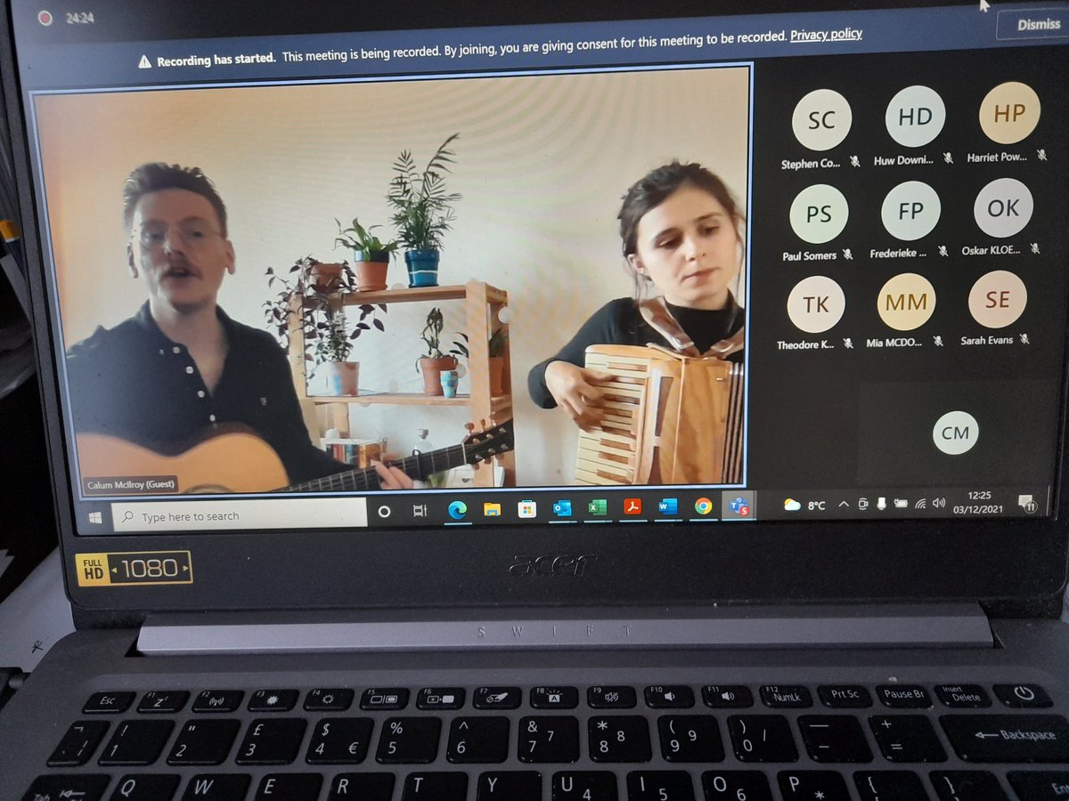 LiveMusicNowSCO's tweet photo. We're maybe not able to be there in person but there's no stopping @MeganMacc_ @calumrmcilroy celebrating St Andrew's Day with music and song for Brussels school pupils @BSB_Brussels @ScotGovBrussels #StAndrewsDay https://t.co/3Pbl7j5X7o