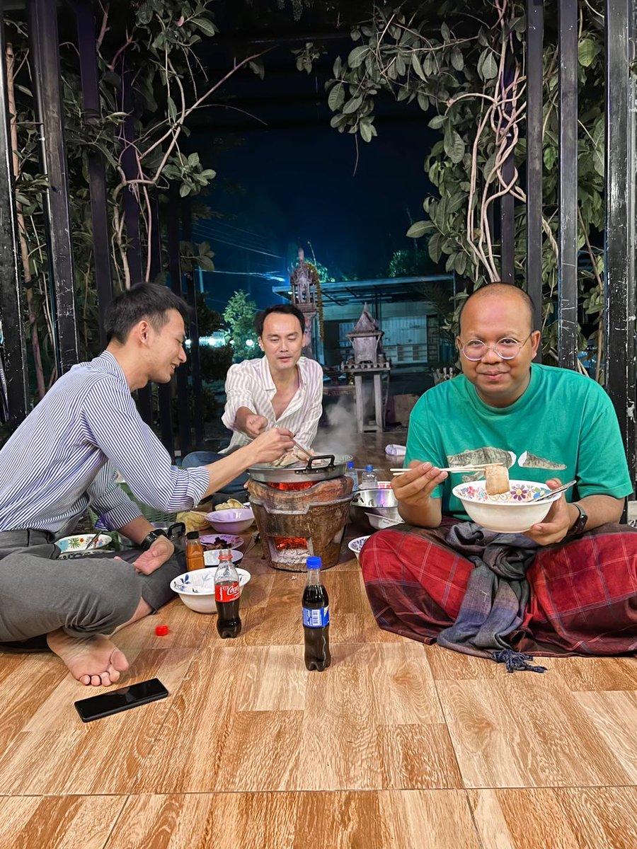 มื้อเย็นวันนี้ พี่ทิดไพรวัลย์ก็จัดหมูกระทะไปเลยครับ 555555