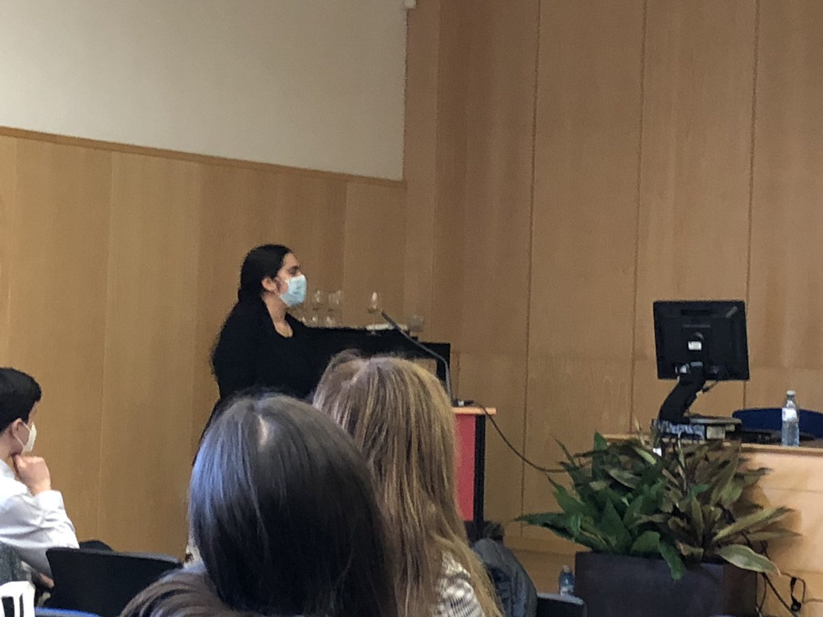 chuchibe's tweet image. Y aquí tenemos a Mónica Martínez Aguirre de nuestro grupo #MATMO_UR en su intervención en la XI Jornada #CISQ hablando de fotocatálisis con materiales híbridos #organometalosilica Gran colaboración @unirioja y @UA_Universidad