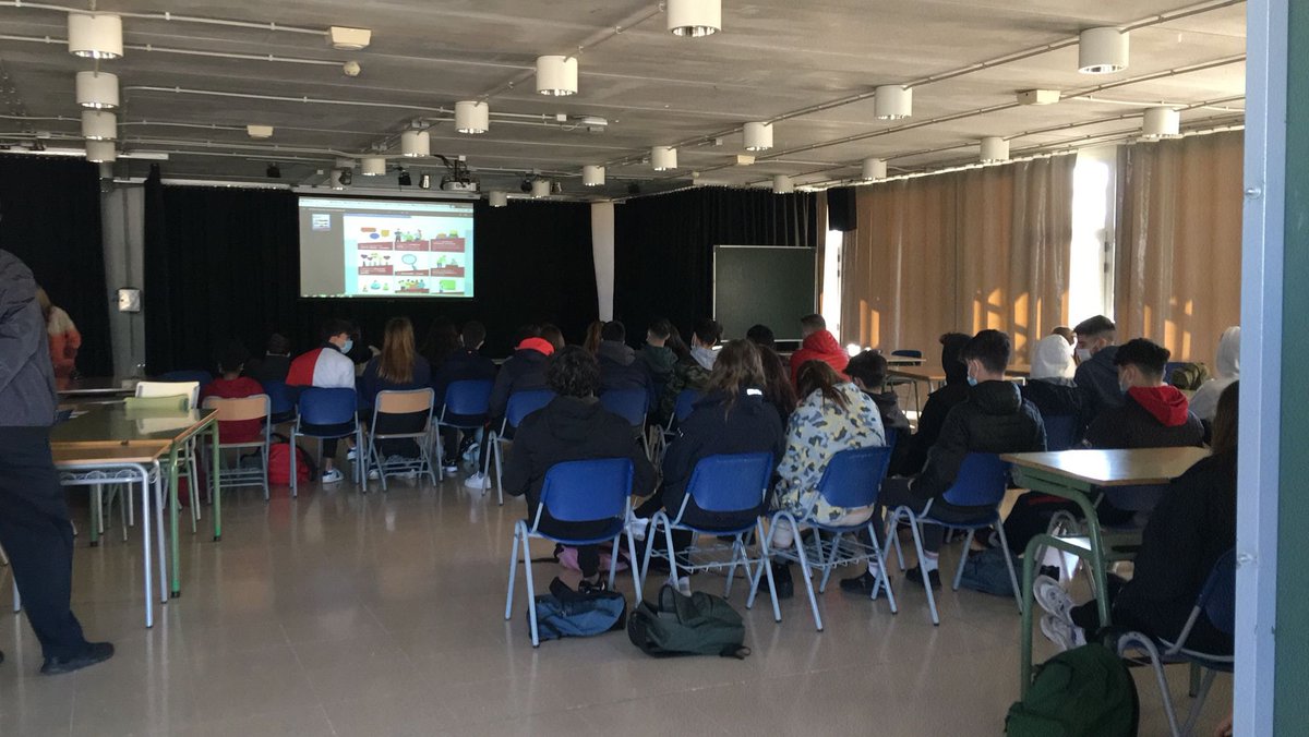 PortUIB's tweet photo. Hem començat les 🗣️xerrades #SeràsUIB als centres de les Illes Balears🏫
📌Què hi ha després de l'ESO? (4t d'ESO)
📌Un camí, distintes direccions (1r de batxillerat i CFGS)
🔗https://t.co/XbnLXP50fL
#SeràsUIB @UIBuniversitat @EDUN_IB #futuralumnat https://t.co/YPHQWgDpz4