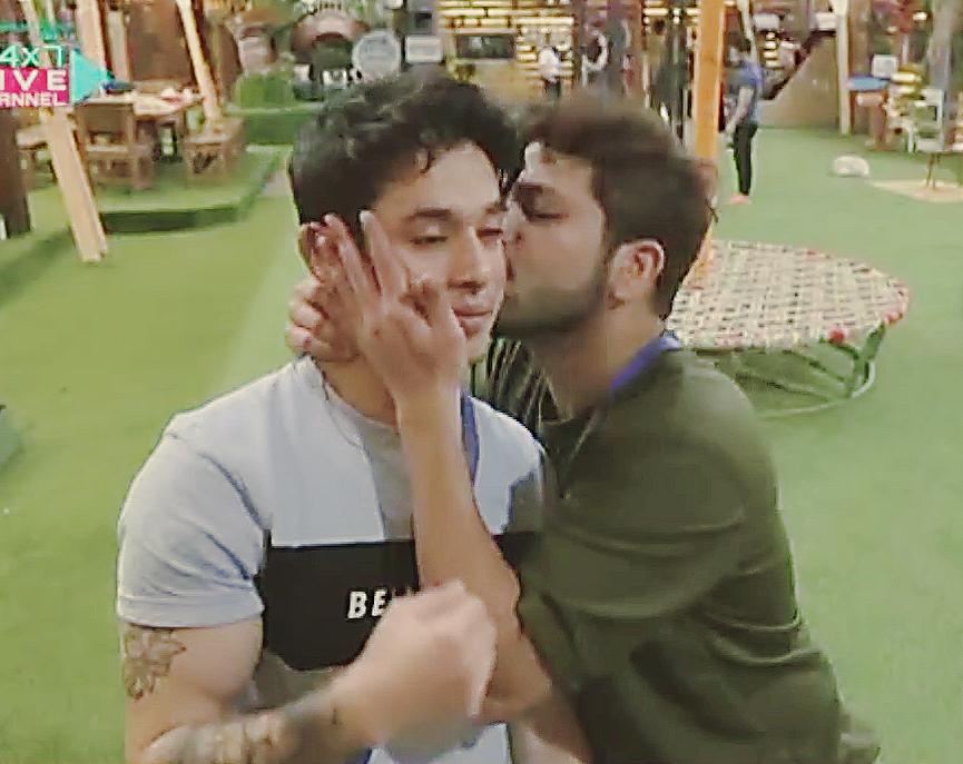 NawamiBora's tweet photo. @real_khabri_1 #PraNish ~ The Pure Unconditional  Friendship 💗
#PratikSehajpal

WE LOVE PRERNA SEHAJPAL https://t.co/w3yp1EKqFm