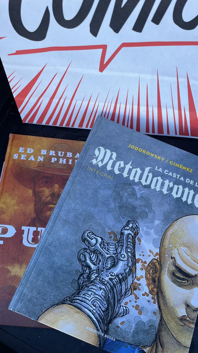mancorami's tweet photo. Lecturas para el puente!! (o no) @ComicsBadajoz 
Que pedazo edición de #metabarones con el dibujo de #juangimenez que siempre me recordará las portadas de los juegos de Spectrum como Game Over y Sol Negro https://t.co/uaxpTFzWII