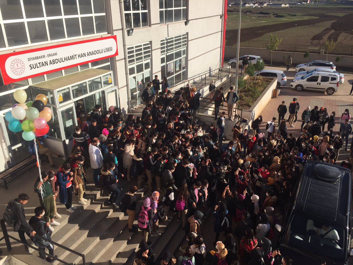 Kaymakamımız Sayın Ahmet KARAASLAN’ın katılımıyla Ses Sanatçısı Derya Uluğ ve Big Bando Grubunun Ergani Sultan Abdulhamit Han Anadolu Lisesinde Yaptırdıkları Müzik sınıfının  açılışı yapıldı. Açılışa daire amirleri, Ses Sanatçısı Derya Uluğ ve Big Bando Grubu’ katıldı.<a href="/ErnezDemir/">Demir Ernez</a>