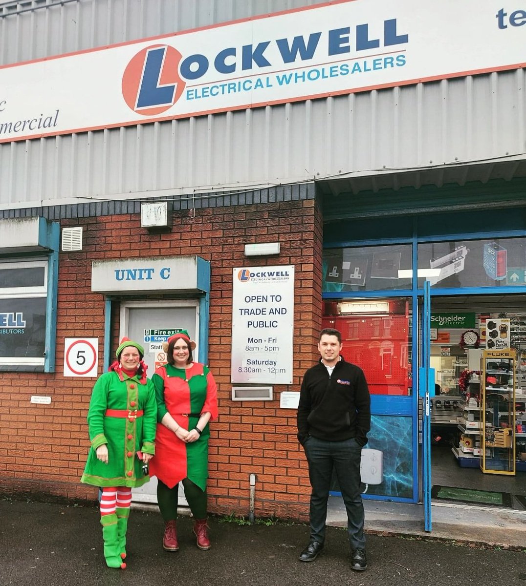 Banelec's tweet photo. Elves on Tour!! We've been out and about brightening peoples days in our festive fancy dress!
#elfday #elvesontour #elfontour #alzheimerssociety #alzheimersdisease #Christmascountdown #ukm #ukmanufacturing #madeinbritain #lockwell #lockwellbreierleyhill @lockwellelectricalhq https://t.co/DSnIYMMt2H