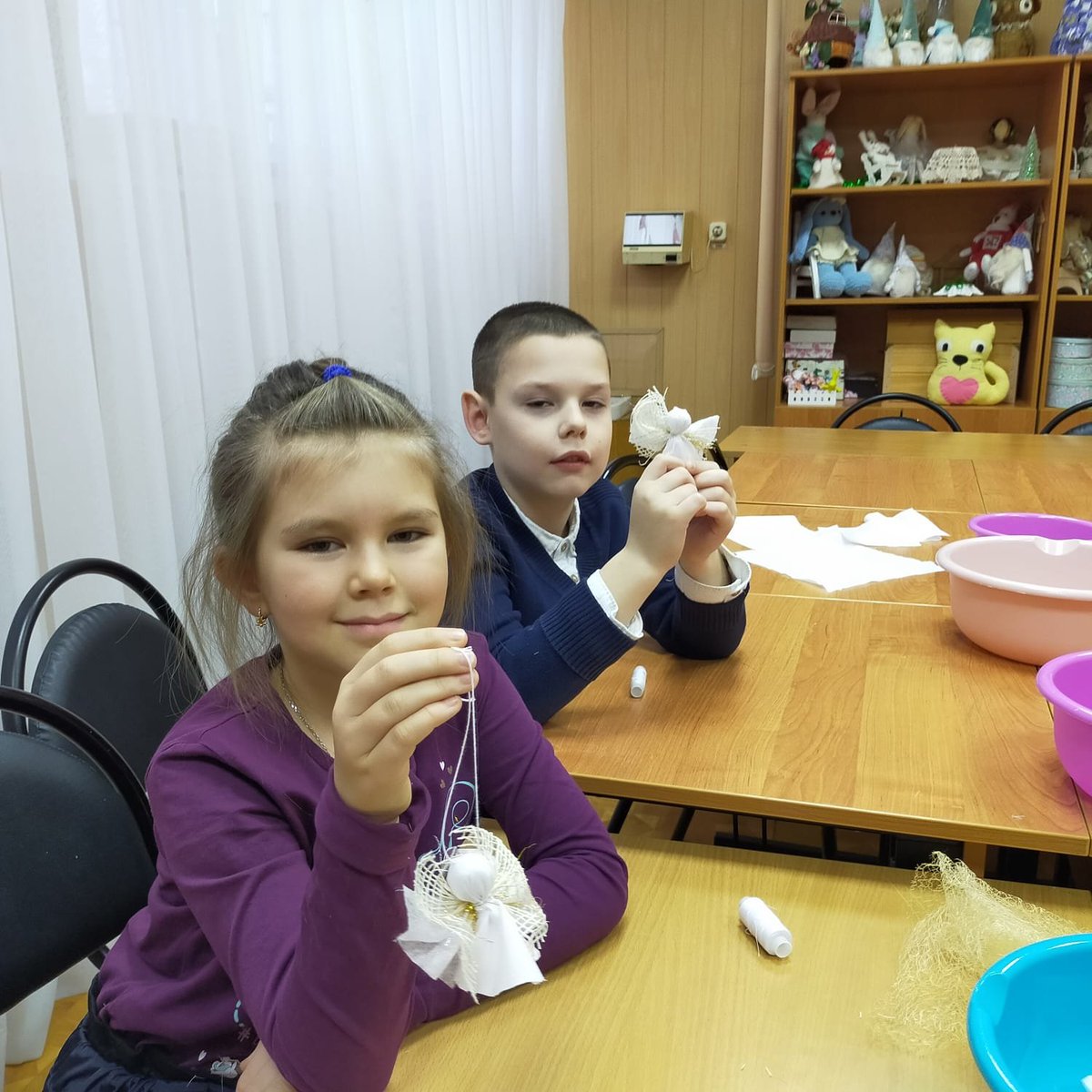 strigo_s's tweet photo. @Tularegion71 @Suvorov_obr 

В группе "Кукольные забавы" объединения "Формула рукоделия" продолжают делать украшения на ёлку. В этот раз - волшебный ангел в узелковой технике.

Педагог - Ветчинникова Маргарита Анатольевна. https://t.co/77rCFmR58v