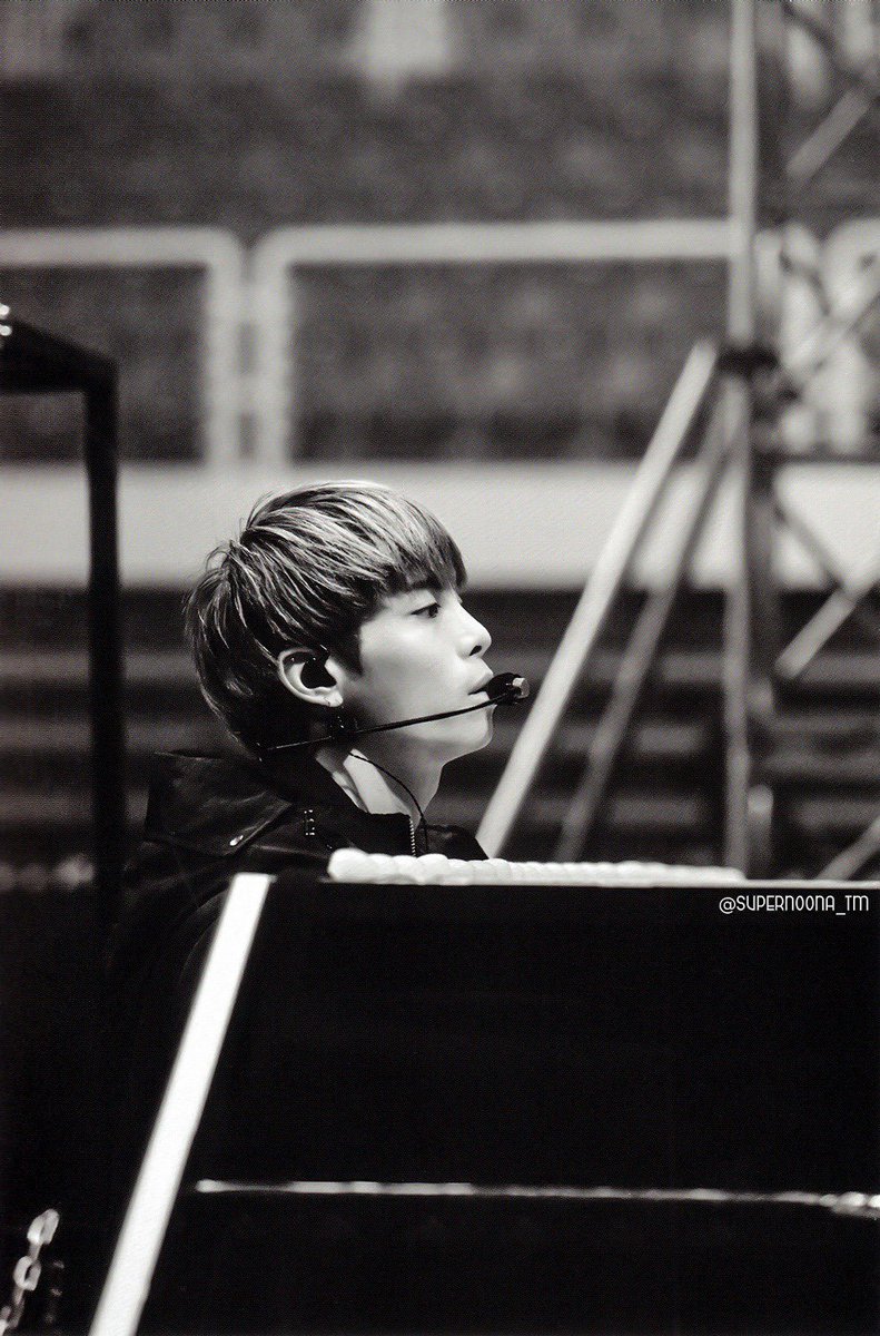 wordsbyjjong's tweet image. “Which side can you do (wink)?  I can only do the left side, my face becomes ugly if I do the right side.”

cr: cosmicsticks