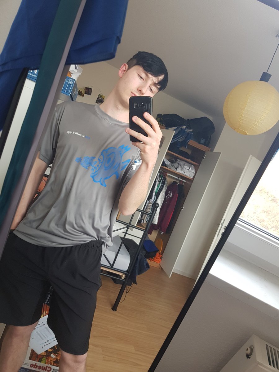 justlippi's tweet photo. Selber Schwimmen ist zwar nicht, aber immerhin kann ich die kleinen trainieren #mogono https://t.co/bJeSn7qRlk