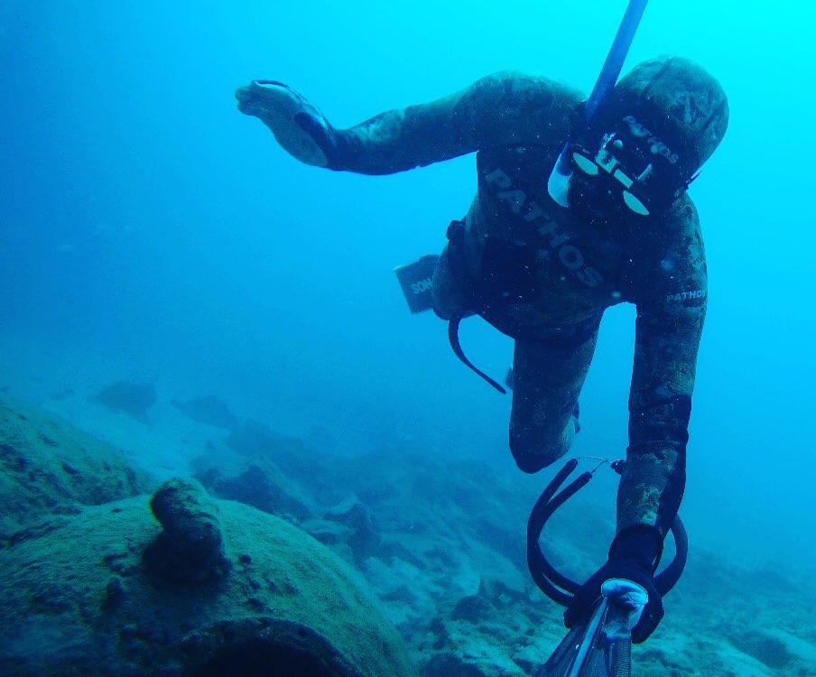 SJCAM_Official's tweet photo. Freediving brings some pretty surprising finds. Here, Makis Klaoudatos @makis_klaou_sp explores a seamine on the ocean floor while spearfishing in Greece, captured with his SJCAM SJ7 Star
#SJCAM #explore #freediver #underwater #SJ7Star https://t.co/388z1jrOQk
