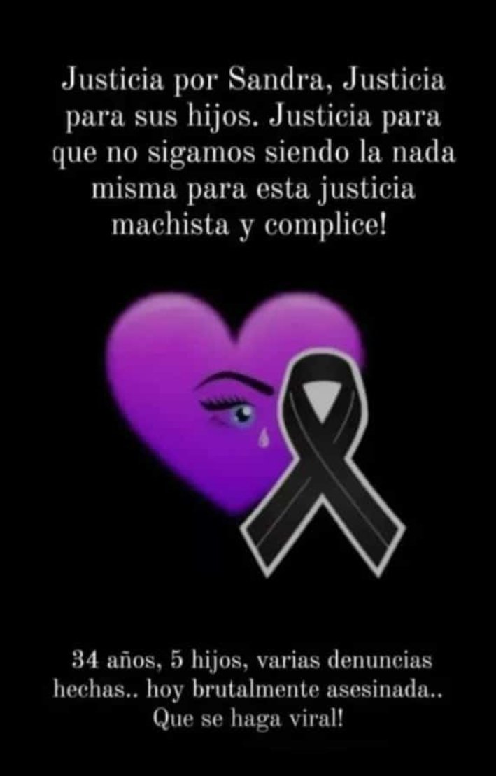 CaarooZmdio's tweet photo. "Mató de 27 apuñaladas a la madre de sus hijos" #justiciaporsandrafleita
34 años, varias denuncias hechas, brutalmente asesinada el pasado 10 nov. #Niunamenos https://t.co/XqZIhH1Nrm