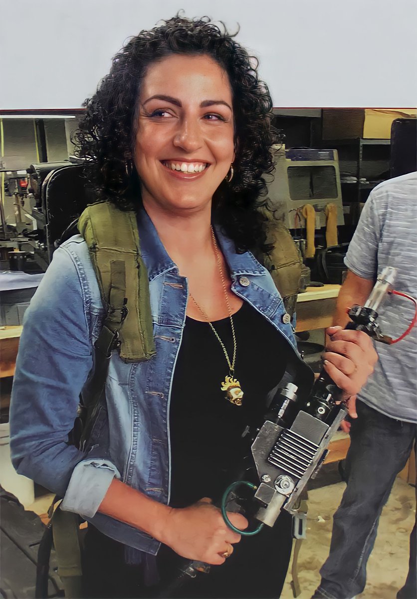 GBUniverseNews's tweet photo. This photo of @violetisadora trying on her dads original proton pack is a perfect representation of the love and care @JasonReitman and his crew had while making #GhostbustersAfterlife. Family. Heart. Love. Ramis. Spengler.
🚫
👻
#Ghostbusters #ForHarold https://t.co/JdksVCKMuE