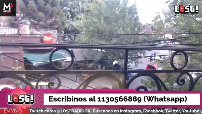 enpijamasradio's tweet photo. ¿Que tal la ventana que tiene @Ezekissarmy? Ni lerdo ni perezoso, puso la cámara para que le sigan mandando café. Saludos, tu producción. [este tuit fue pago] https://t.co/MgIw1s4etZ