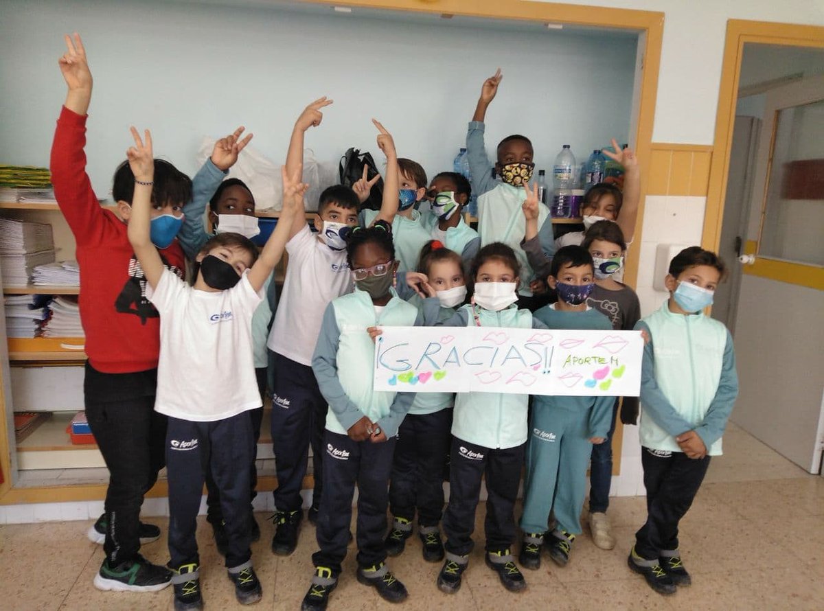 BoludaCM's tweet photo. Boluda Corporación Marítima, a través de #Aportem Puerto Solidario Valencia, ha colaborado en suministrar material escolar a 961 escolares de seis colegios del Distrito Marítimo de Valencia, así como material anti Covid a 607 alumnos en riesgo de exclusión social. https://t.co/6QjRnMkrU3