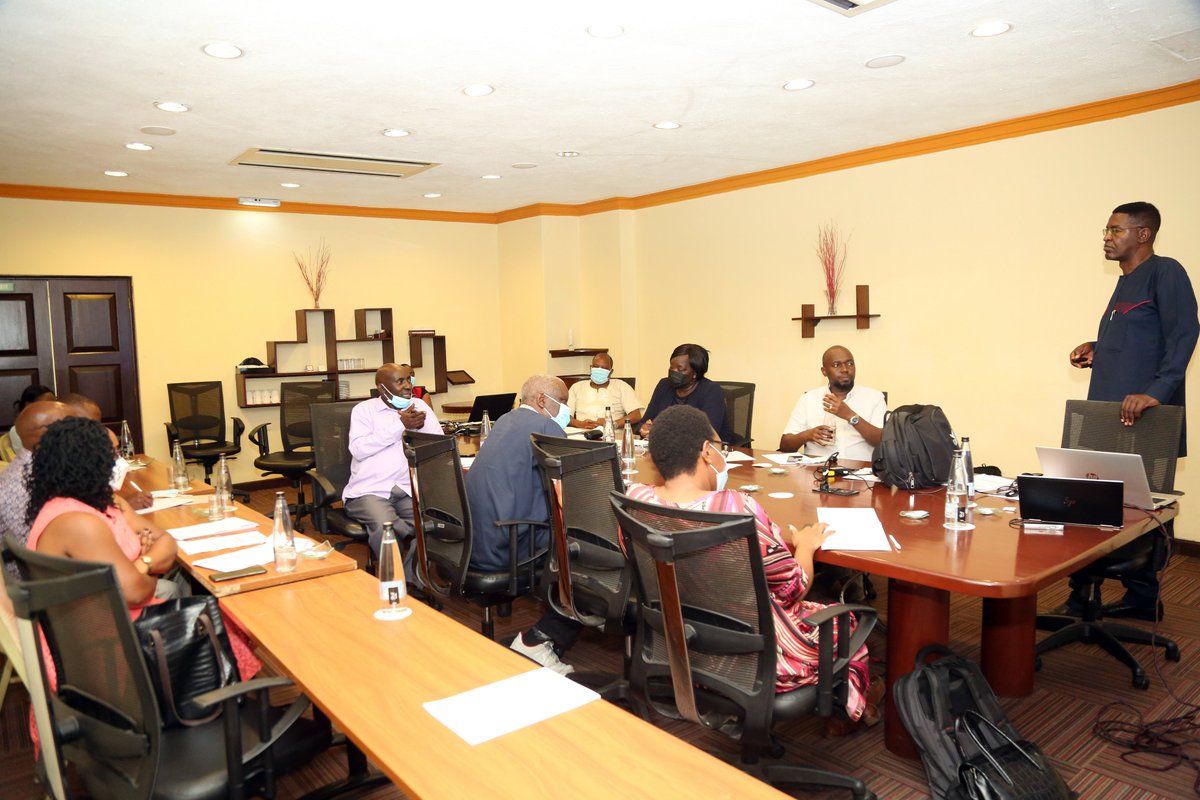 IIAKenya's tweet photo. "Appointment of Board of Directors should be on merit, diversity of gender, skills and competencies" Prof. Peter Ngure, Board Member World Vision, Kenya
#IIAKenya #IIAKenyaMembership #InternalAuditors #Governance #Compliance #Training #Networking #qualityassurance #IIPF #QAIP https://t.co/JVXEir81fJ