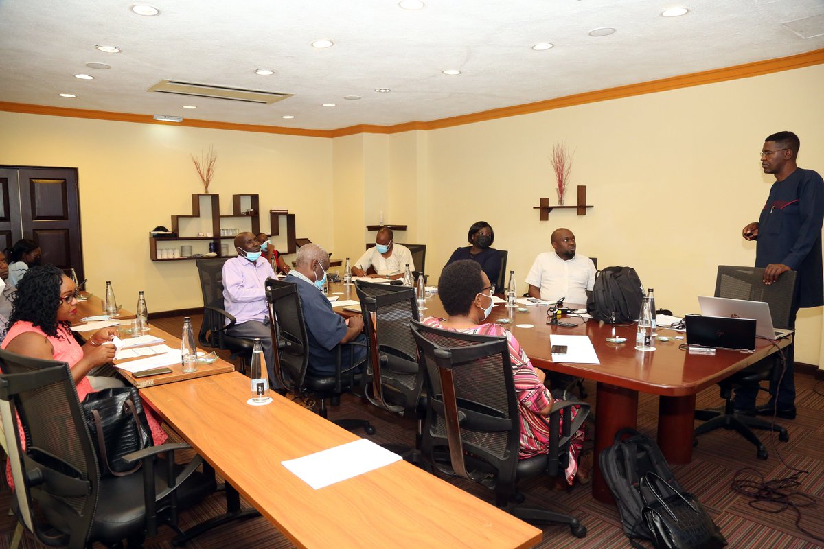 IIAKenya's tweet photo. "Appointment of Board of Directors should be on merit, diversity of gender, skills and competencies" Prof. Peter Ngure, Board Member World Vision, Kenya
#IIAKenya #IIAKenyaMembership #InternalAuditors #Governance #Compliance #Training #Networking #qualityassurance #IIPF #QAIP https://t.co/JVXEir81fJ