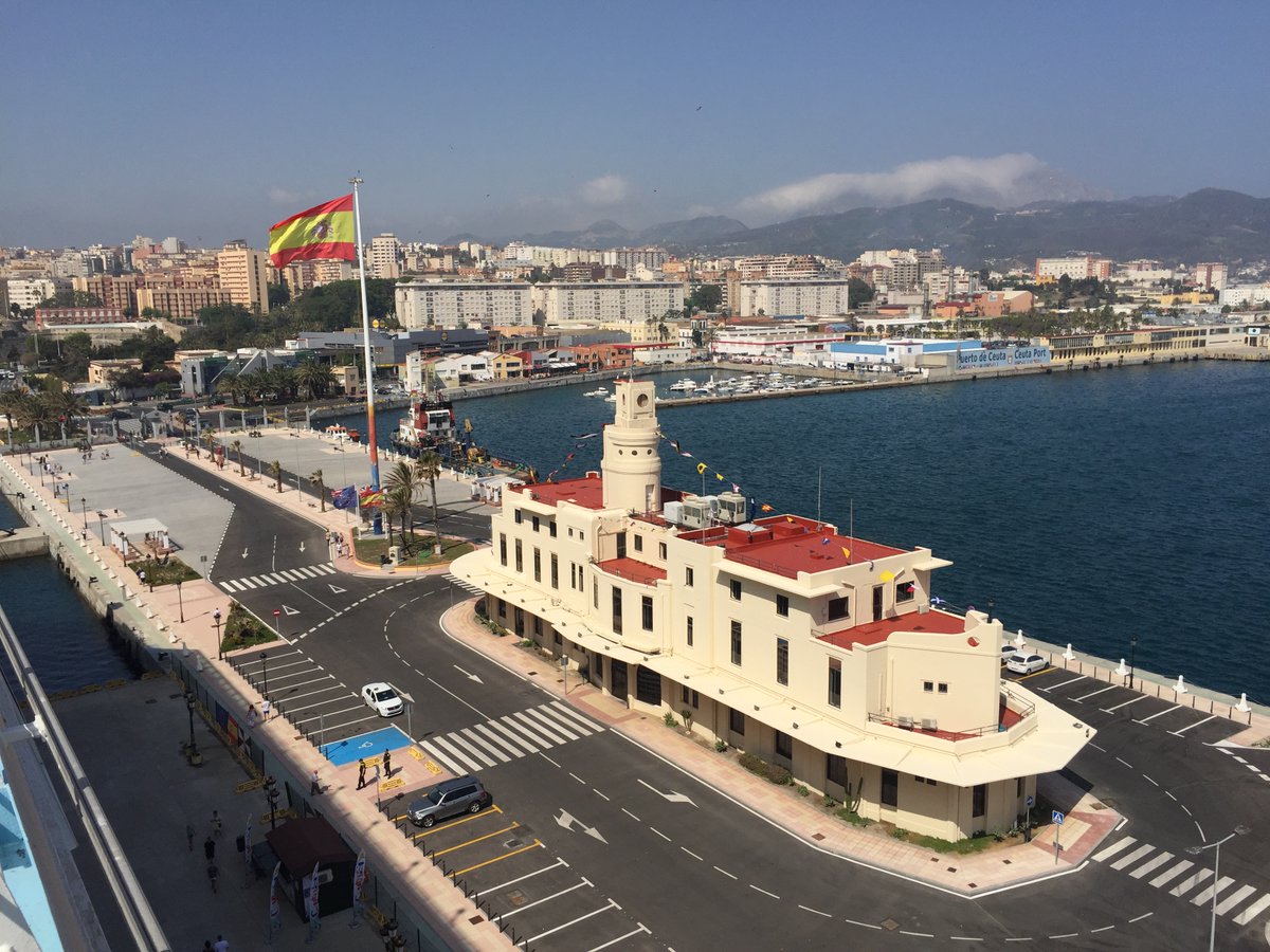 apceuta's tweet photo. Situado en el Muelle de España, nuestro edificio es uno de los primeros con estética de barco construidos en España. Es obra del arquitecto Manuel Latorre Pastor y se construyó el año 1929.
#Puertodeceuta #Portofceuta https://t.co/ABu2ADyD74