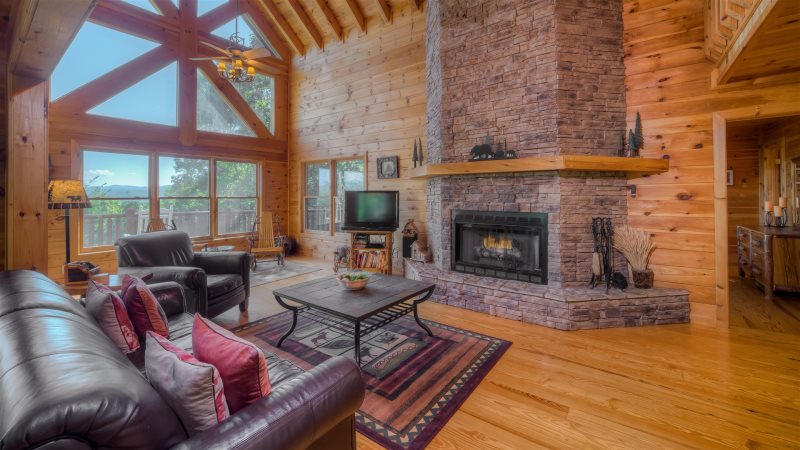 GA_MTN_CABINS's tweet photo. What's better than a December getaway to Blue Ridge, GA? Staying in a cabin with 2,200 ft. elevation! Pinecrest Lodge now has dates open the week before Christmas 😮
Check it out:  https://t.co/9JIEyMVOyu
#cabins #blueridgega #mountainview #gameroom https://t.co/4SYAJXH8ke