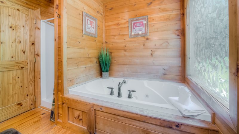 GA_MTN_CABINS's tweet photo. What's better than a December getaway to Blue Ridge, GA? Staying in a cabin with 2,200 ft. elevation! Pinecrest Lodge now has dates open the week before Christmas 😮
Check it out:  https://t.co/9JIEyMVOyu
#cabins #blueridgega #mountainview #gameroom https://t.co/4SYAJXH8ke