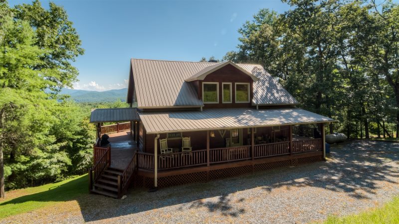 GA_MTN_CABINS's tweet photo. What's better than a December getaway to Blue Ridge, GA? Staying in a cabin with 2,200 ft. elevation! Pinecrest Lodge now has dates open the week before Christmas 😮
Check it out:  https://t.co/9JIEyMVOyu
#cabins #blueridgega #mountainview #gameroom https://t.co/4SYAJXH8ke