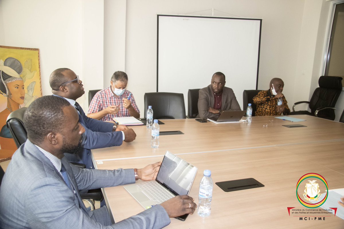 CommerceGn's tweet photo. #MCIPME: Le SG, M. Mohamed BAKAYOKO accompagné de quelques cadres du département notamment le Directeur National de l’Industrie, a présidé ce jeudi 02 décembre 2021, la séance technique sur la relance de la Chambre du Commerce de l'Industrie et de l'Artisanat.
@GouvGN https://t.co/b6vHhW7zQj
