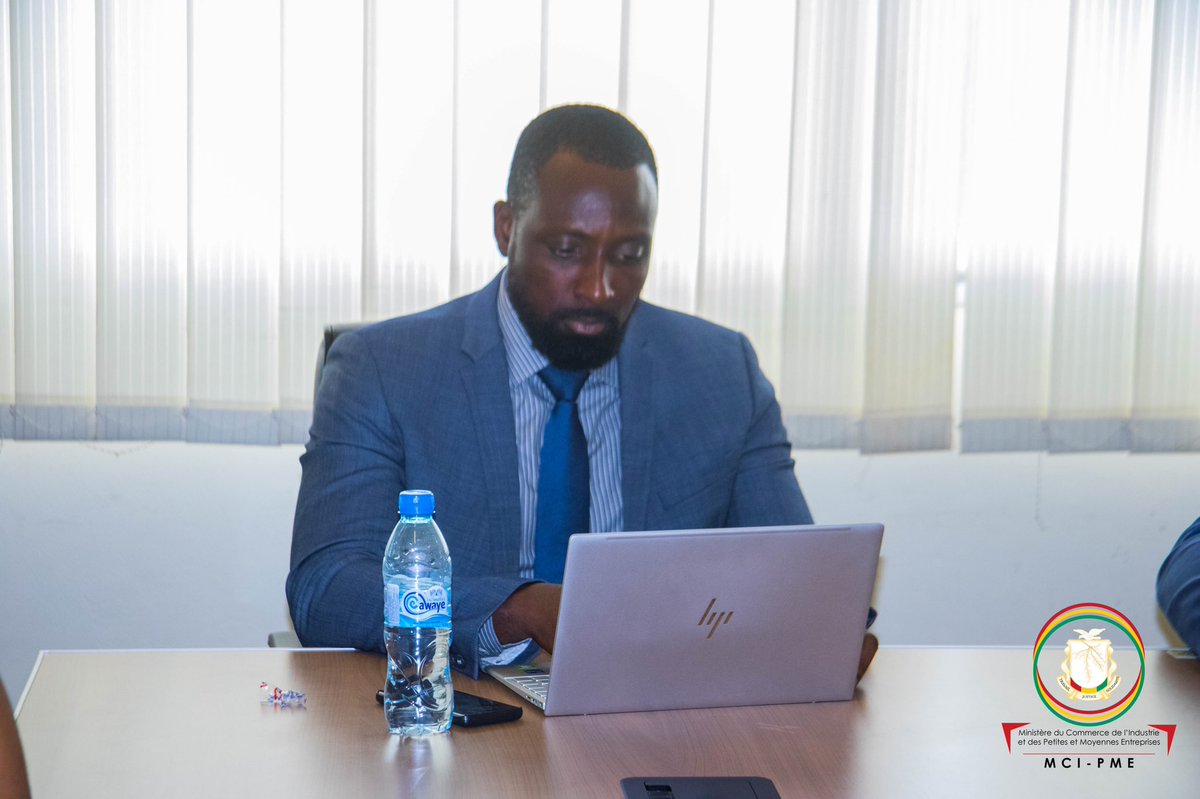 CommerceGn's tweet photo. #MCIPME: Le SG, M. Mohamed BAKAYOKO accompagné de quelques cadres du département notamment le Directeur National de l’Industrie, a présidé ce jeudi 02 décembre 2021, la séance technique sur la relance de la Chambre du Commerce de l'Industrie et de l'Artisanat.
@GouvGN https://t.co/b6vHhW7zQj