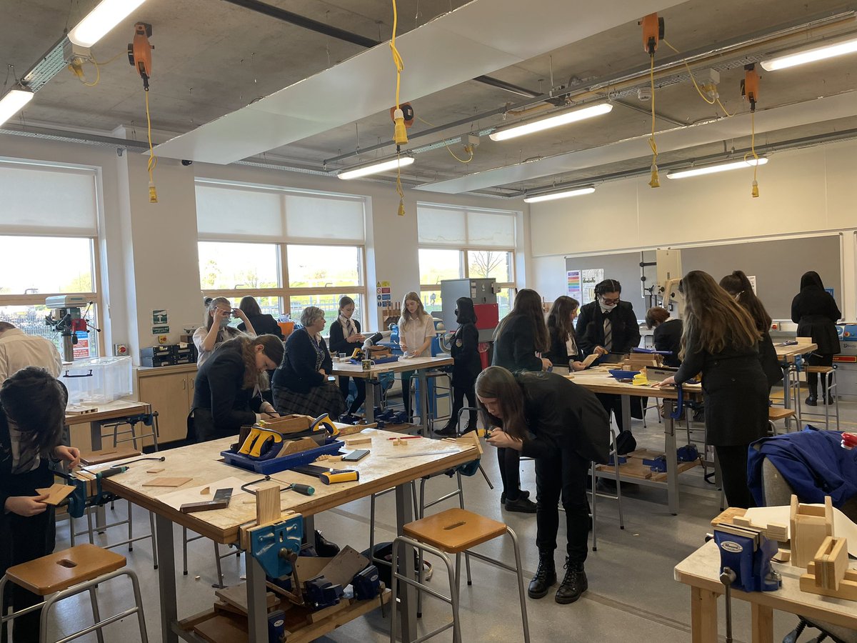 Junior STEAM club in the workshop working hard to make wooden Christmas decorations in time for the Christmas fayre in school. Their enthusiasm for STEAM every Wednesday lunchtime is amazing 😄 @Barrhead_STEM #STEAM
