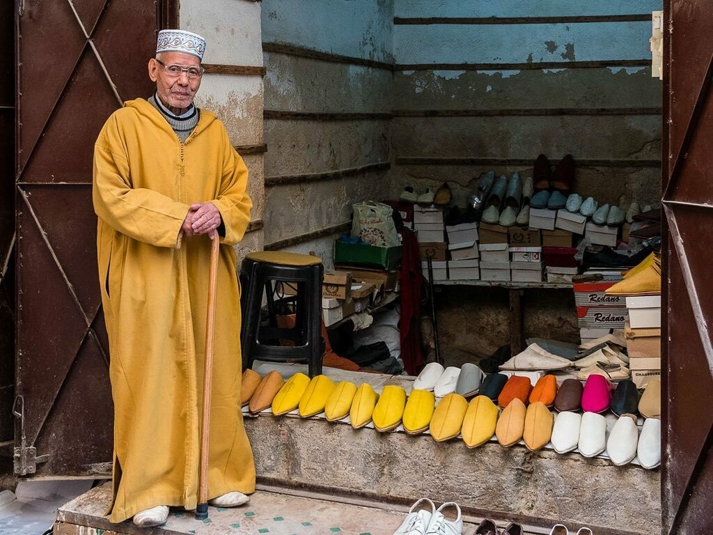 This photo of daily life in the Fez Medina is part of the exhibition with <a href="/TomFaklerPhoto/">Tom Fakler</a> and @Arabicalligrapher Mohamed Charkaoui hosted by the Architect’s Foundation in Fez (CROA FES). The exhibition will run about another week if you are in Fez stop i… instagr.am/p/CXB7l6Jrqf1/
