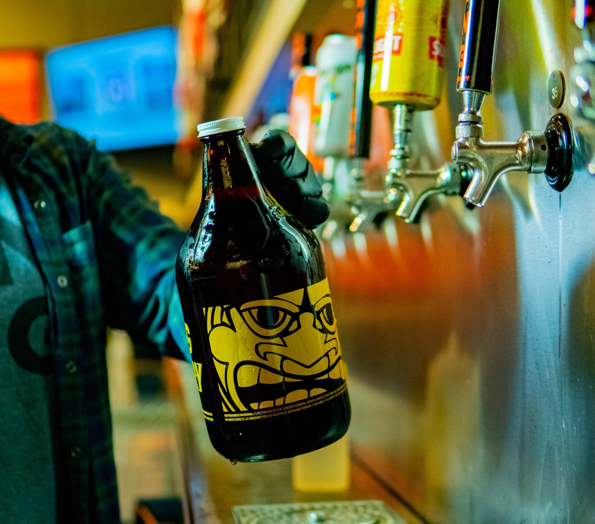 SunKingBrewing's tweet photo. Get your weekend started with Sun King $6 Growler Fills!
Every Friday, Sun King offers $6 growler fills on Sunlight • Pachanga • Wee Mac • Orange Vanilla Sunlight Cream Ale • Osiris
#sunkingbrewery #growlerfillfriday #freshlocalflavor #localbeerisbetter https://t.co/fMn8AL9WWL