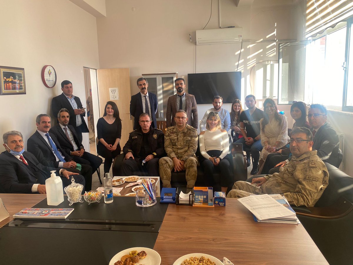 Müzik atölyemizin açılışına  sponsor olup programımıza  katılan Derya Uluğ  ve ekibine teşekkür ederiz😊 <a href="/ErnezDemir/">Demir Ernez</a> <a href="/Diyarbakirmem/">Diyarbakır İl Millî Eğitim Müdürlüğü</a> @YUKSELARSLAN217 <a href="/erganikaymakam/">T.C. Ergani Kaymakamlığı</a> <a href="/erganimem2/">ERGANİ İLÇE MİLLİ EĞİTİM MÜDÜRLÜĞÜ</a> <a href="/deryaulugg/">Derya ULUĞ</a> <a href="/dbakirvalilik/">T.C. Diyarbakır Valiliği</a> @a_karaaslan69